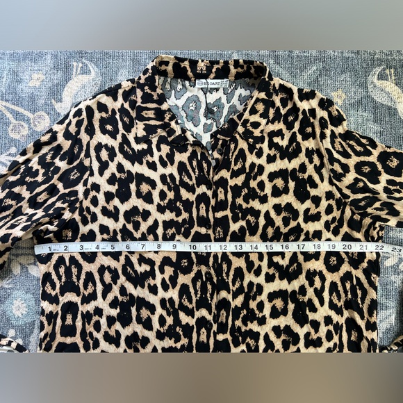 Big Dart leopard print button down top - Picture 4 of 5